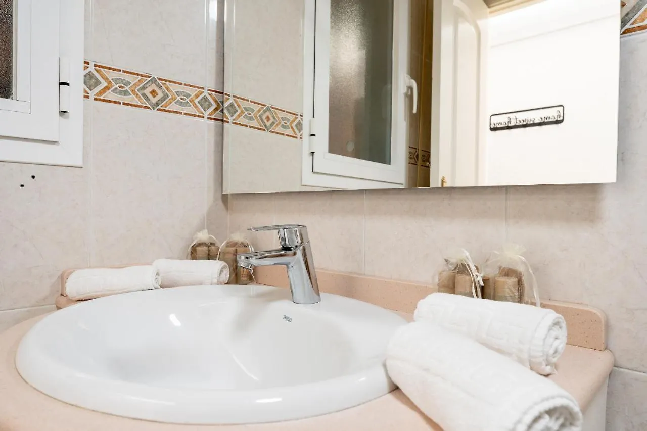 아파트 Superb Location Beachfront , 3 Bed With Terrace 푸엔히롤라