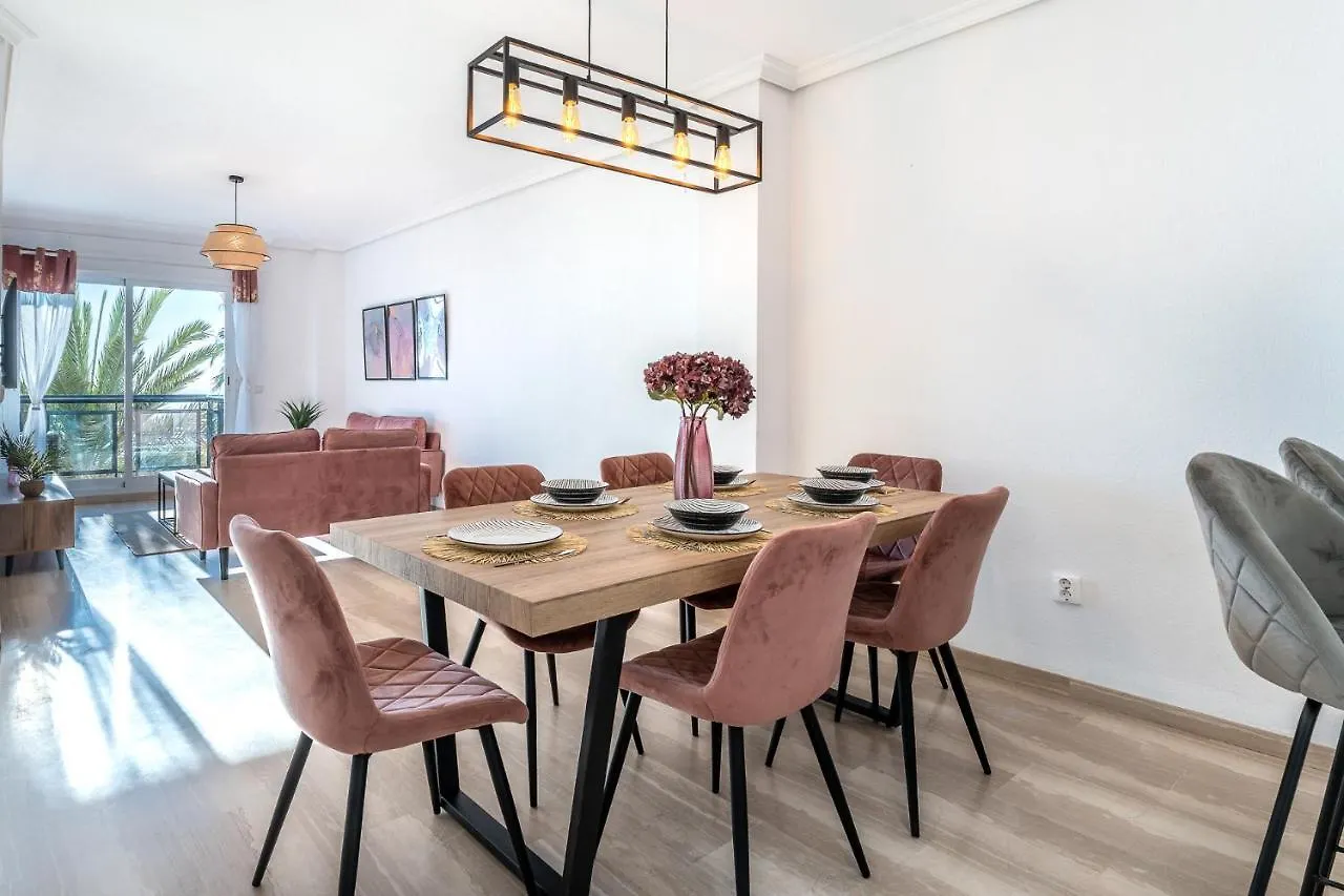 아파트 Superb Location Beachfront , 3 Bed With Terrace 푸엔히롤라