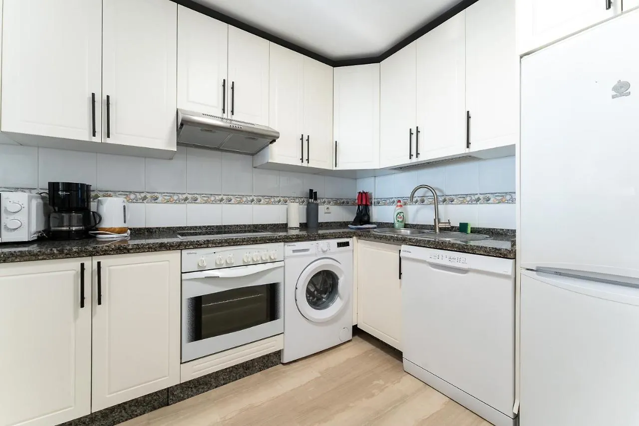 Superb Location Beachfront , 3 Bed With Terrace 푸엔히롤라 스페인