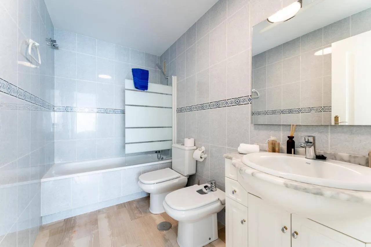 Superb Location Beachfront , 3 Bed With Terrace 푸엔히롤라 0*,  스페인