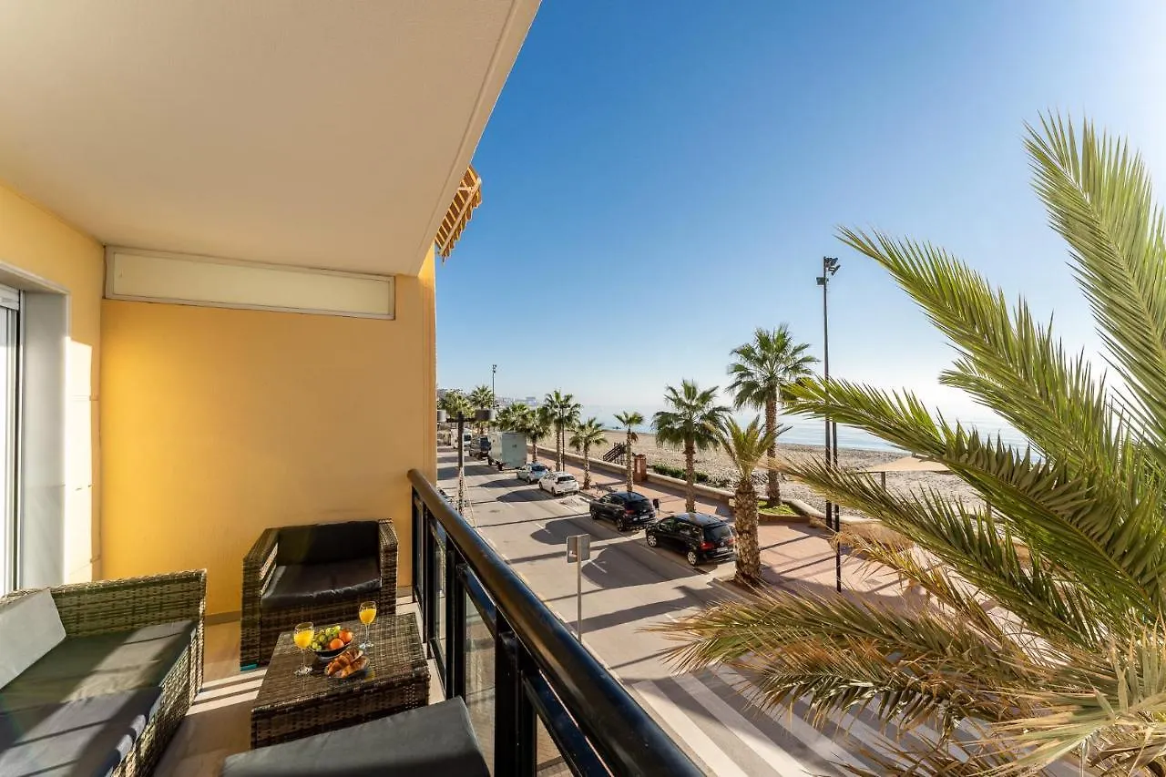 아파트 Superb Location Beachfront , 3 Bed With Terrace 푸엔히롤라 스페인
