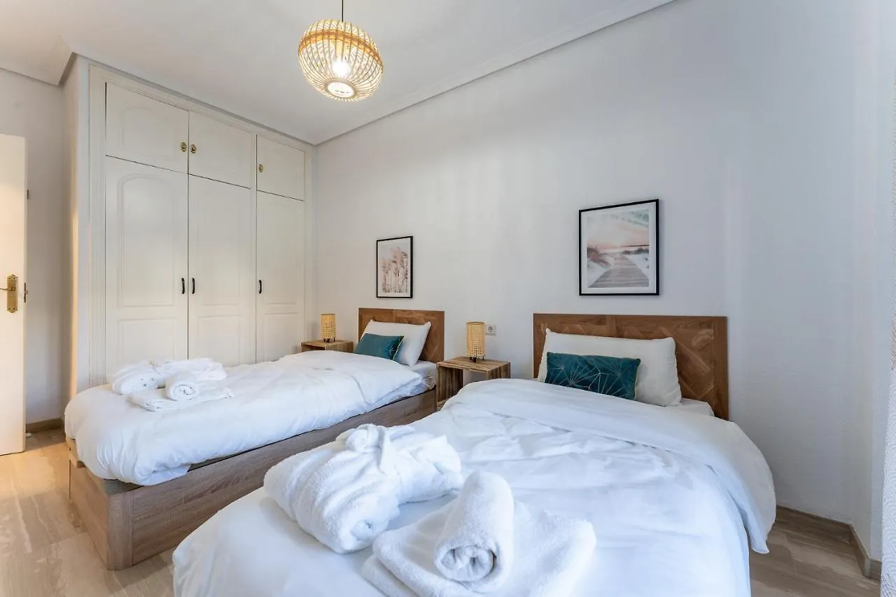 아파트 Superb Location Beachfront , 3 Bed With Terrace 푸엔히롤라