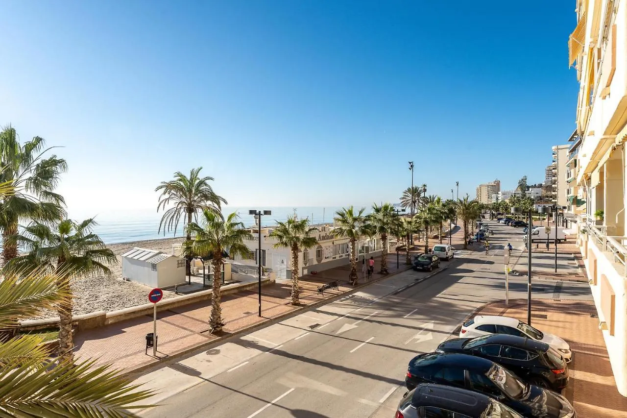 Superb Location Beachfront , 3 Bed With Terrace 푸엔히롤라
