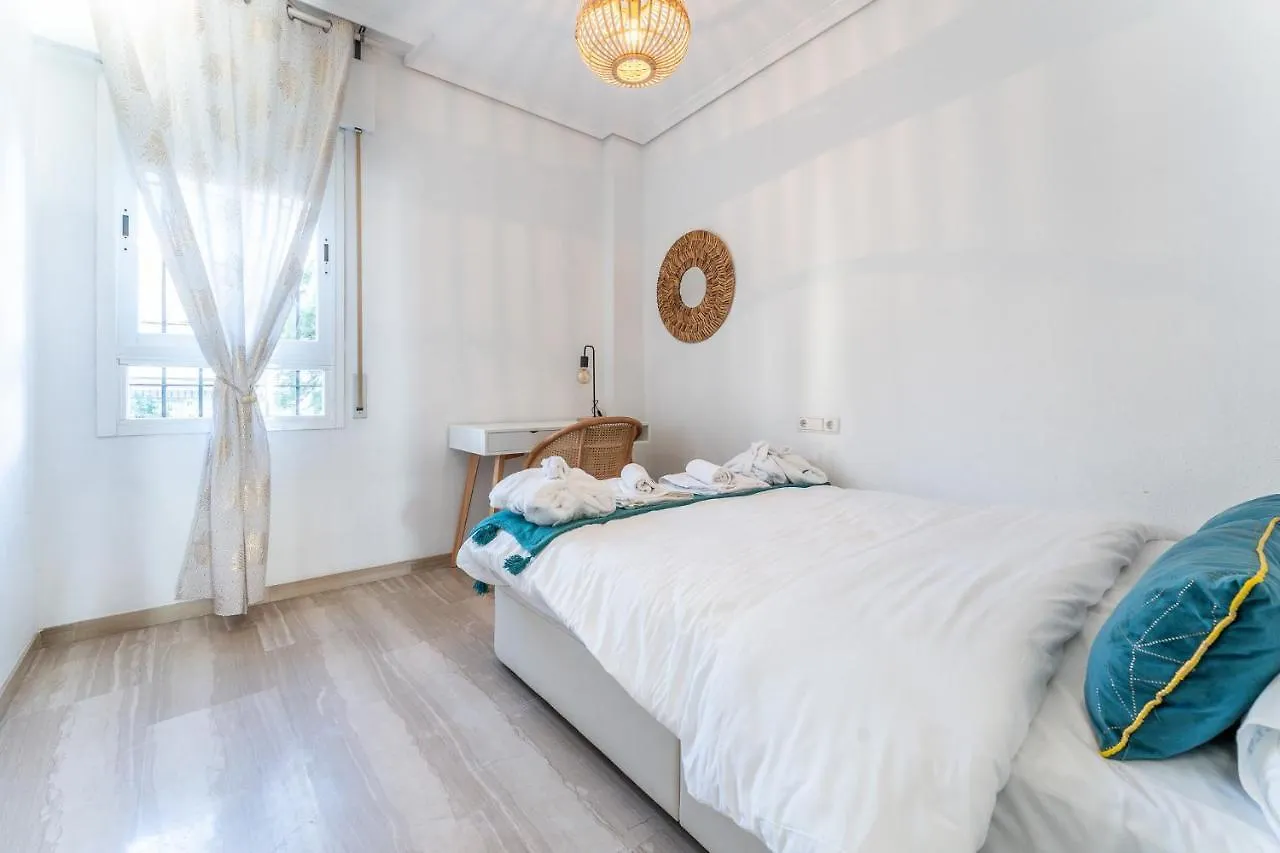 Superb Location Beachfront , 3 Bed With Terrace 푸엔히롤라 0*,  스페인