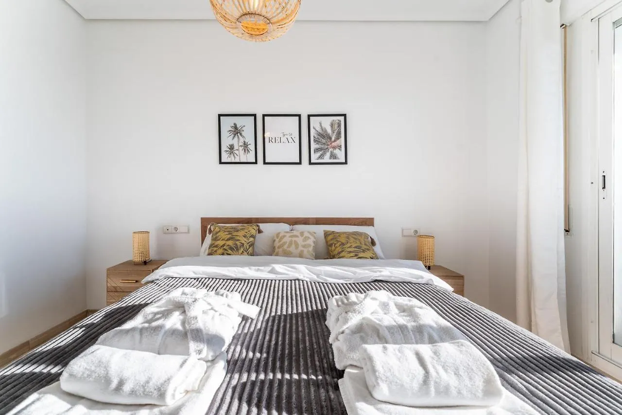 아파트 Superb Location Beachfront , 3 Bed With Terrace 푸엔히롤라